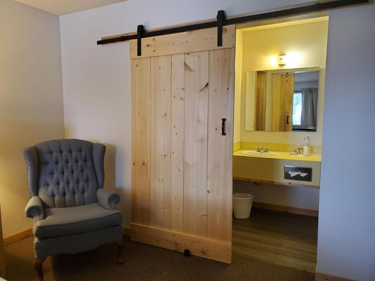 Warden Inn Deer Lodge Eksteriør bilde