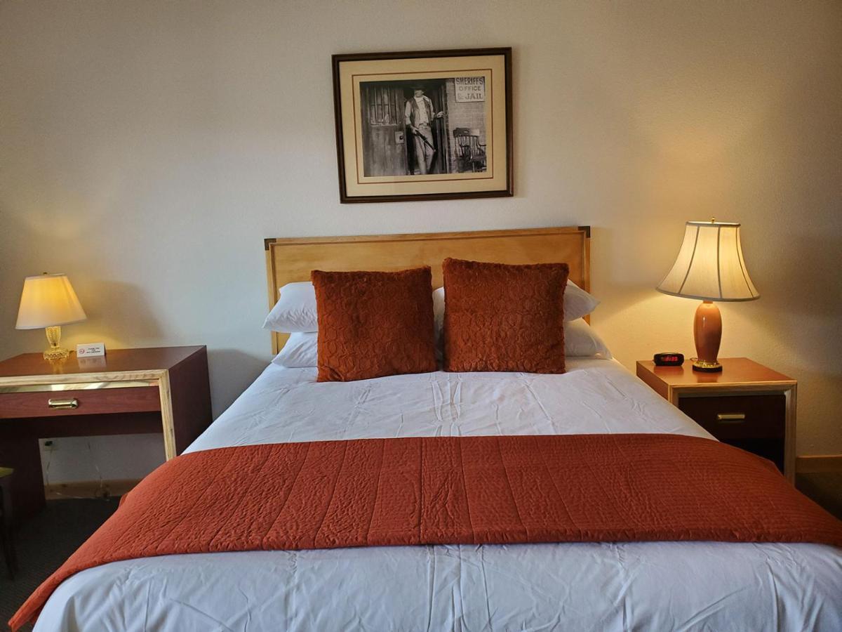 Warden Inn Deer Lodge Eksteriør bilde