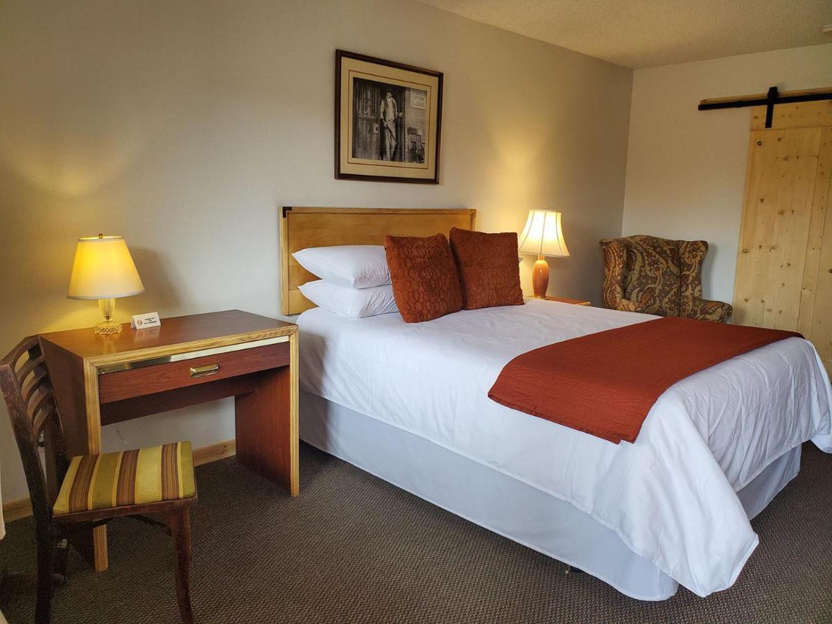 Warden Inn Deer Lodge Eksteriør bilde